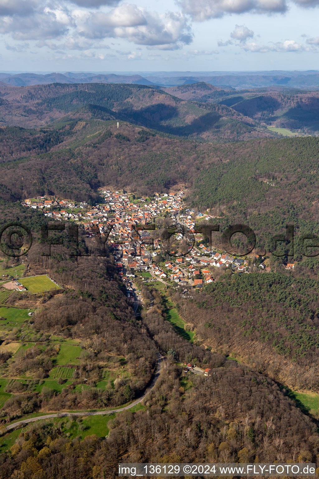 Vue aérienne de La Belle au bois dormant du Palatinat à Dörrenbach dans le département Rhénanie-Palatinat, Allemagne