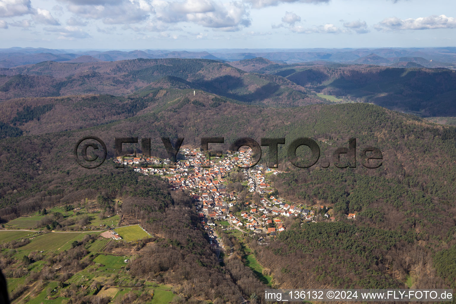 Vue aérienne de La Belle au bois dormant du Palatinat à Dörrenbach dans le département Rhénanie-Palatinat, Allemagne