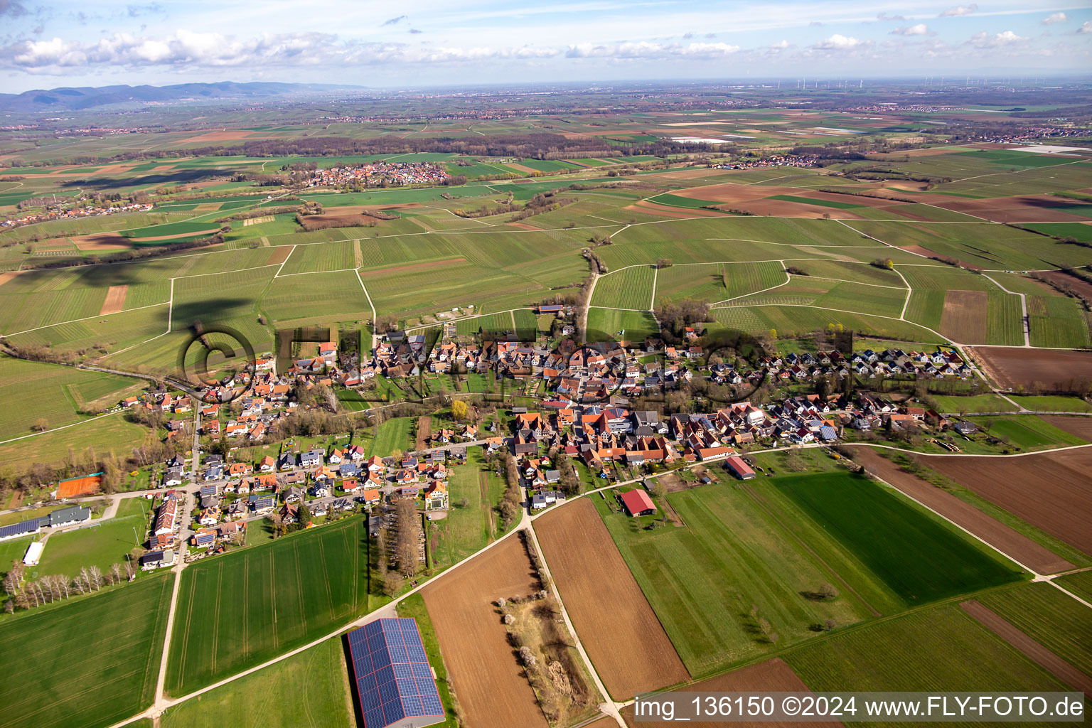 Vue aérienne de Du sud à Dierbach dans le département Rhénanie-Palatinat, Allemagne