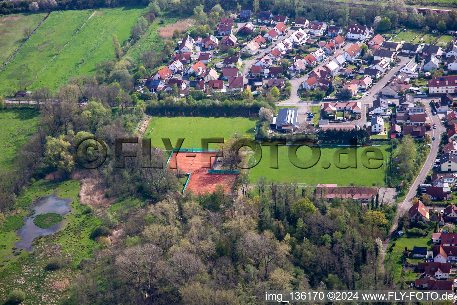 Vue aérienne de SF Germanie Winden 1919 e. v à Winden dans le département Rhénanie-Palatinat, Allemagne