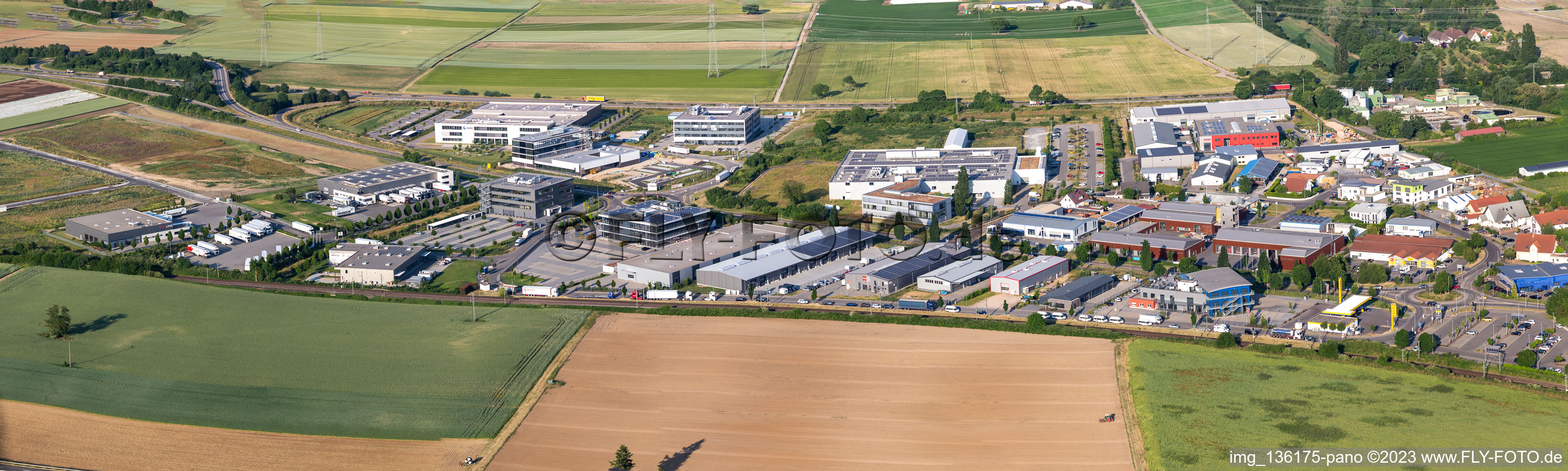 Vue aérienne de Zone industrielle Panorama Nord à Rülzheim dans le département Rhénanie-Palatinat, Allemagne