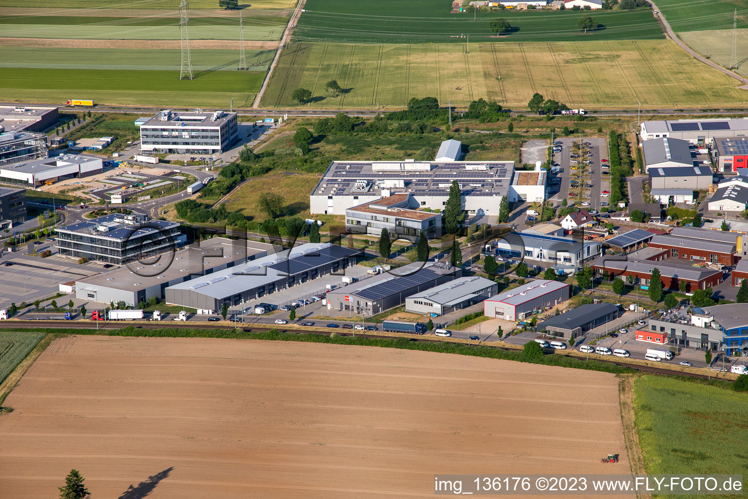 Vue aérienne de Zone industrielle nord de la vallée de Spire à Rülzheim dans le département Rhénanie-Palatinat, Allemagne