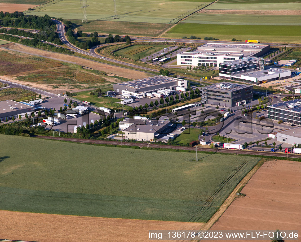 Vue aérienne de Stagiaire TRANSAC. Speditionsgesellschaft mbH à Rülzheim dans le département Rhénanie-Palatinat, Allemagne