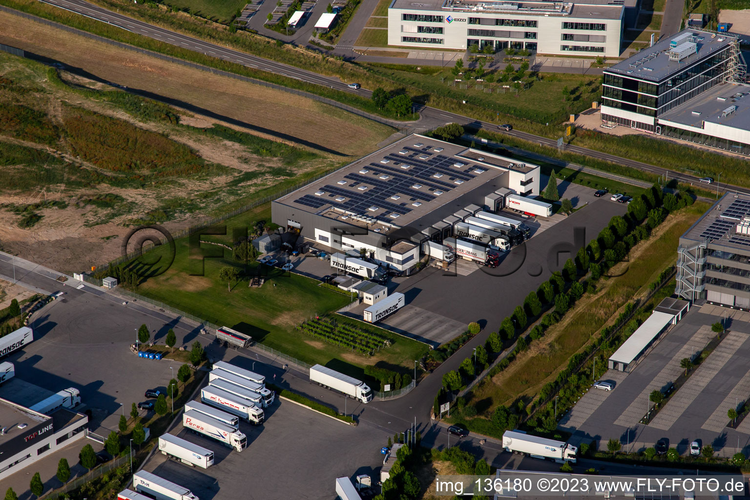 Vue aérienne de Stagiaire TRANSAC. Speditionsgesellschaft mbH à Rülzheim dans le département Rhénanie-Palatinat, Allemagne