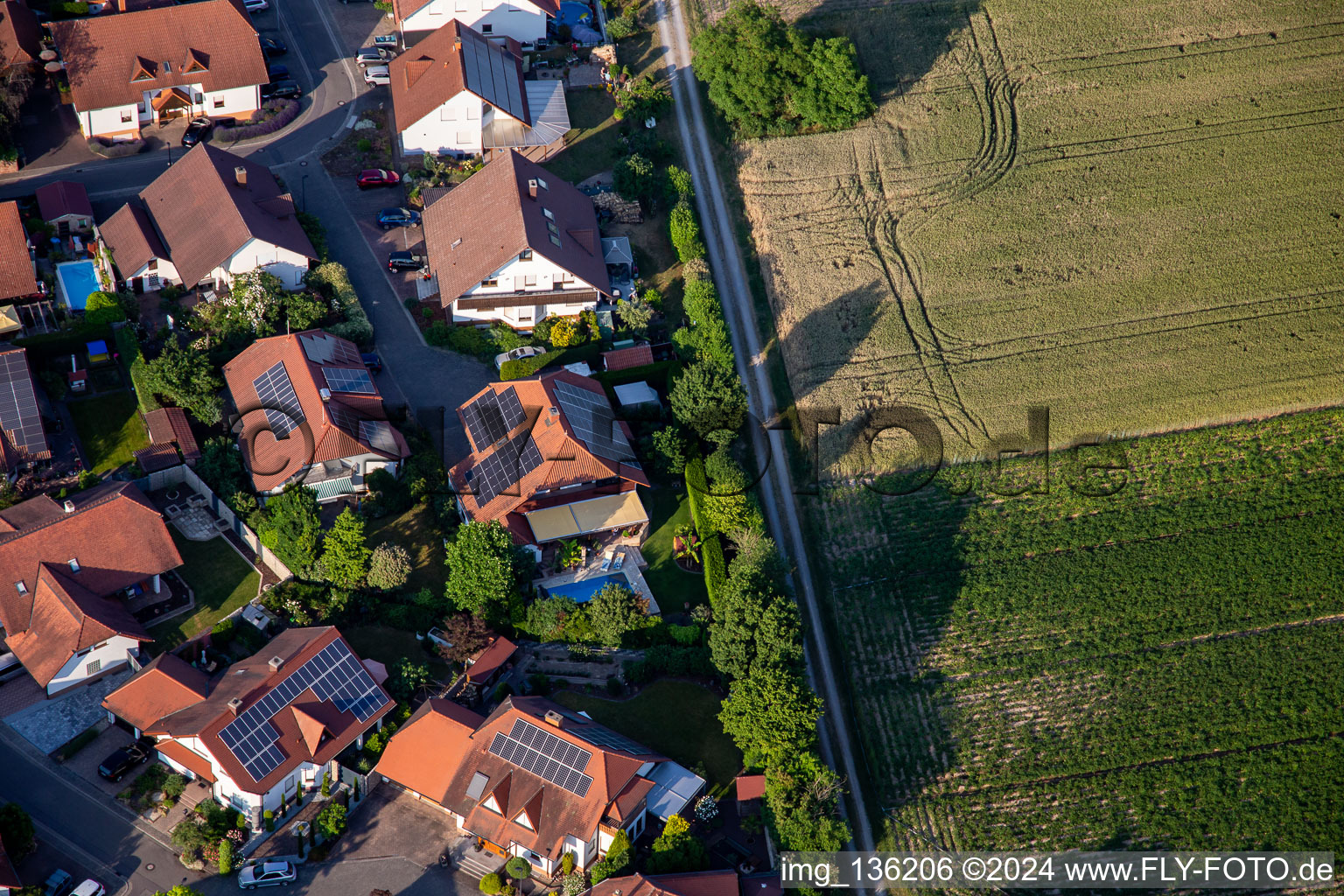 Vue aérienne de Sur la rive haute à Kuhardt dans le département Rhénanie-Palatinat, Allemagne