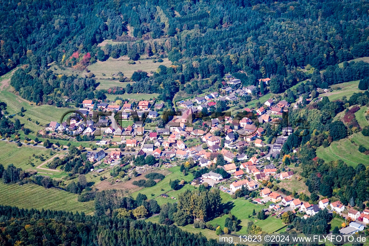 Vue aérienne de Bobenthal dans le département Rhénanie-Palatinat, Allemagne