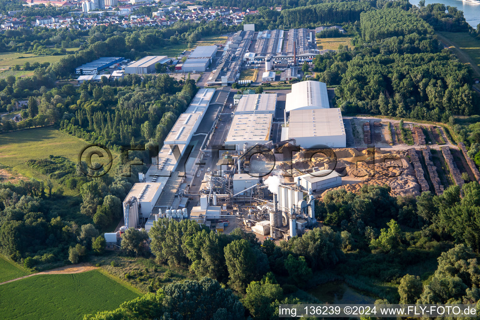 Vue aérienne de Rheinspan GmbH & Co. KG à Germersheim dans le département Rhénanie-Palatinat, Allemagne