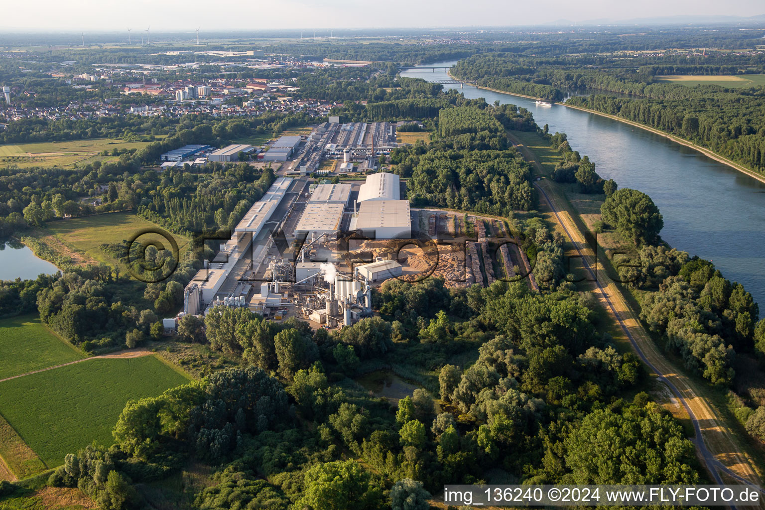 Vue aérienne de Rheinspan GmbH & Co. KG à Germersheim dans le département Rhénanie-Palatinat, Allemagne