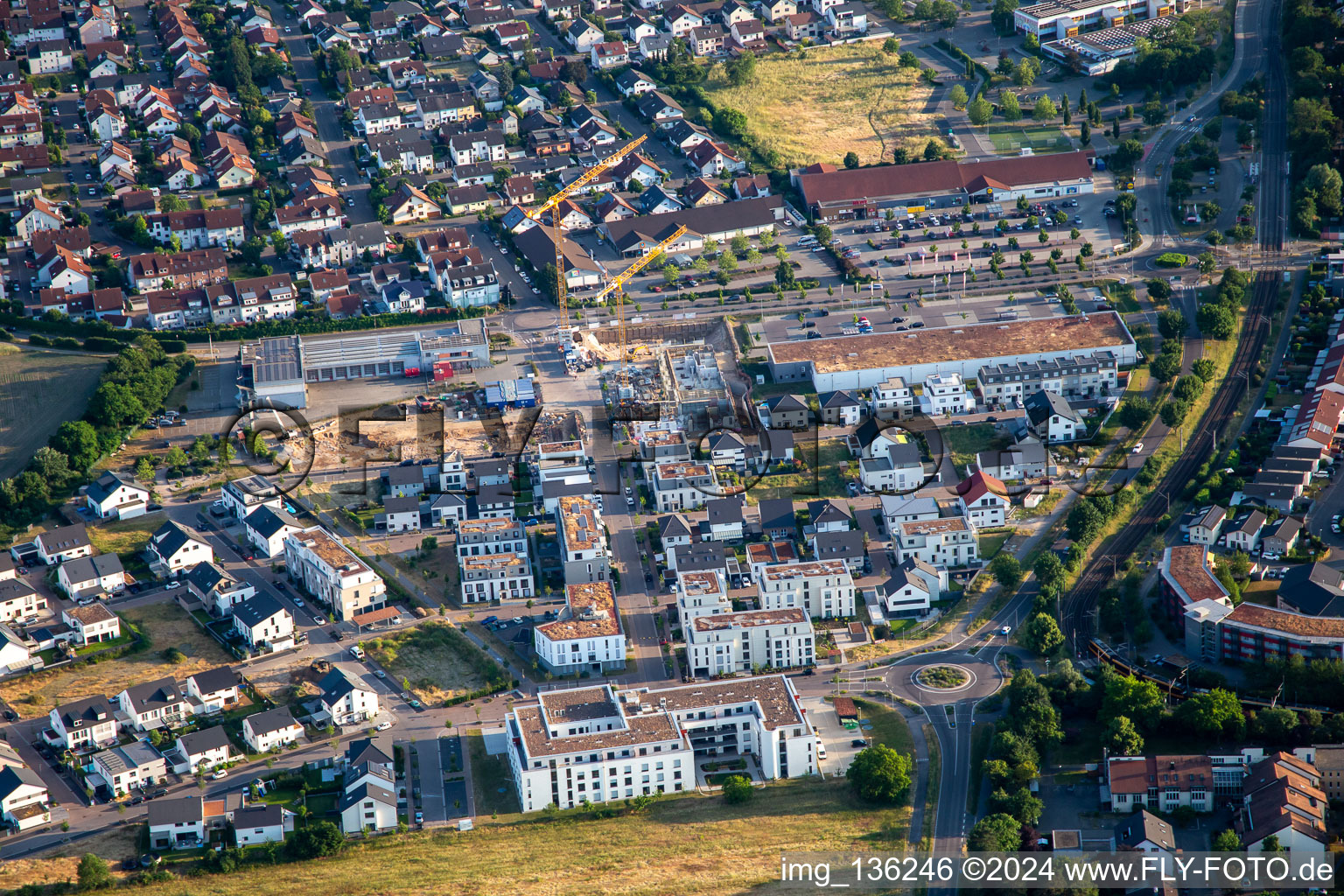 Vue aérienne de Nouvelle zone de développement Am Benden à le quartier Hochstetten in Linkenheim-Hochstetten dans le département Bade-Wurtemberg, Allemagne