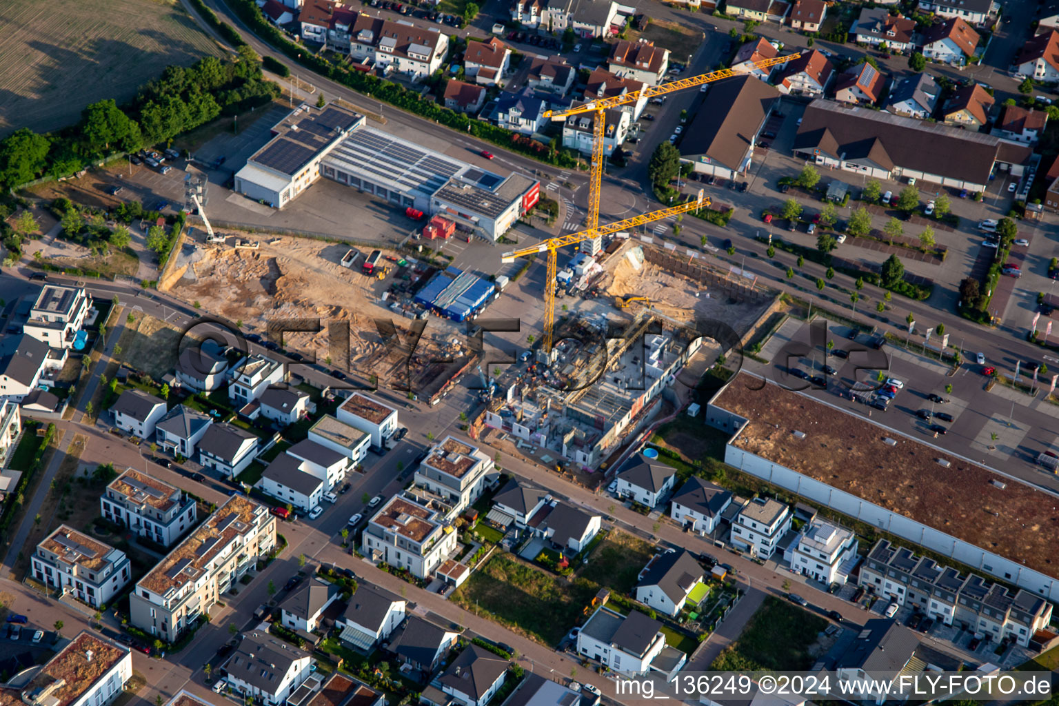 Vue aérienne de Chantier de construction sur le mur du nord-ouest à le quartier Hochstetten in Linkenheim-Hochstetten dans le département Bade-Wurtemberg, Allemagne