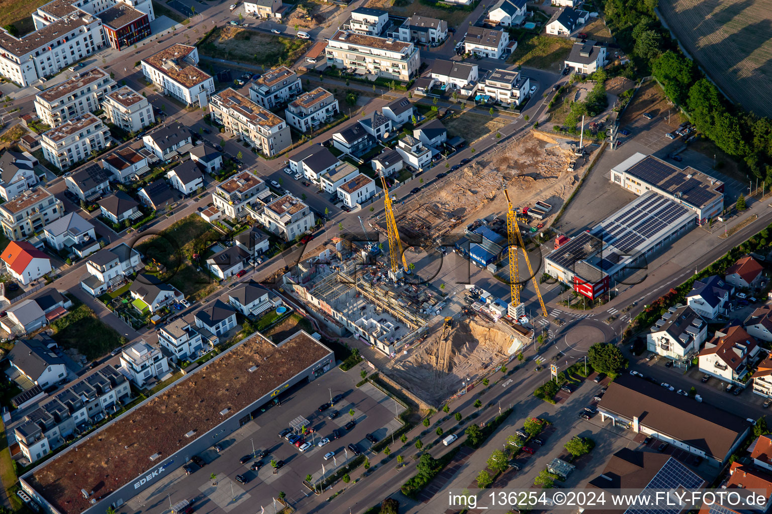 Photographie aérienne de Chantier Am Wall depuis l'ouest à le quartier Linkenheim in Linkenheim-Hochstetten dans le département Bade-Wurtemberg, Allemagne