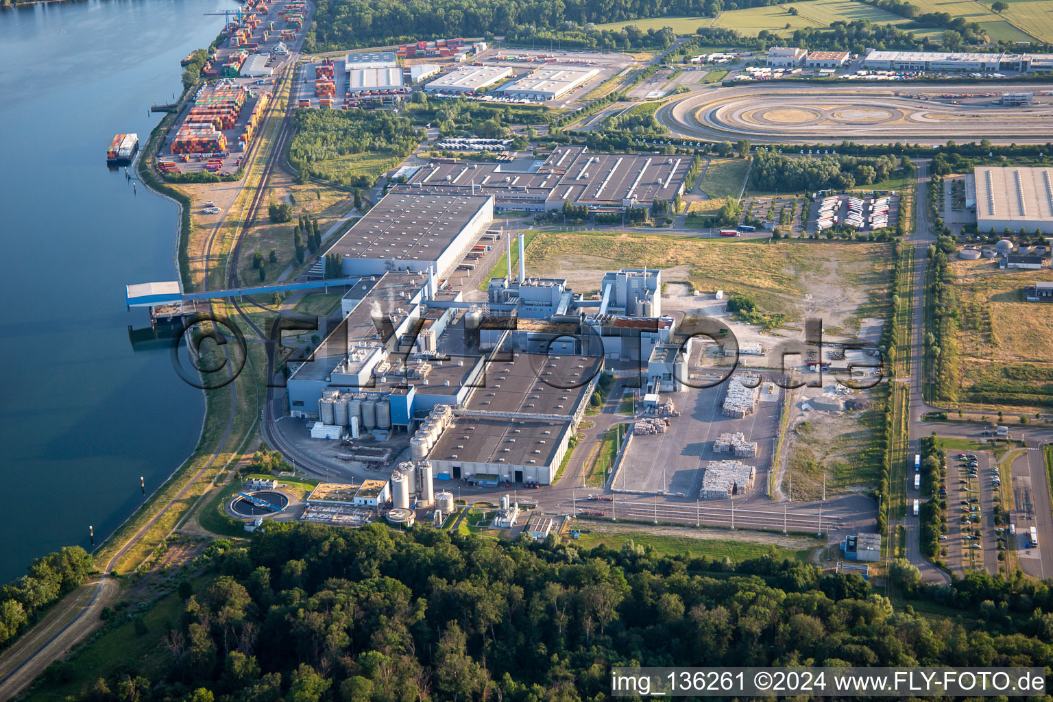 Papierfabrik Palm GmbH & Co. KG | Plante Wörth am Rhein à Wörth am Rhein dans le département Rhénanie-Palatinat, Allemagne hors des airs