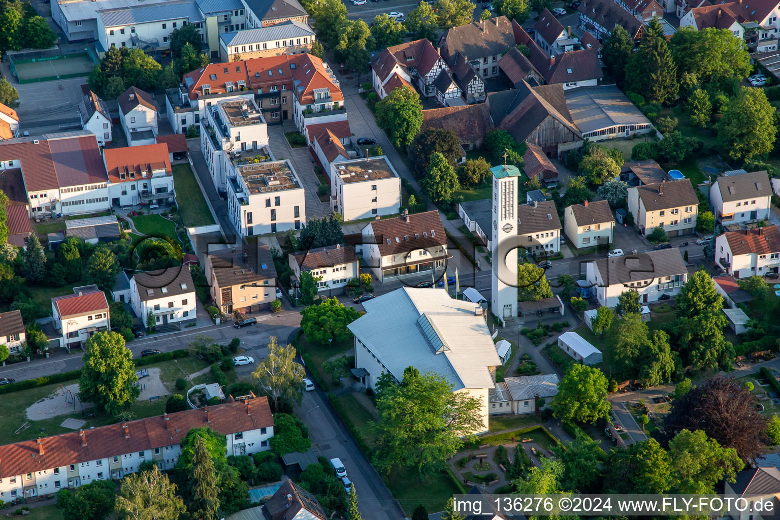 Vue aérienne de Église Saint-Pie, Goethestr à Kandel dans le département Rhénanie-Palatinat, Allemagne