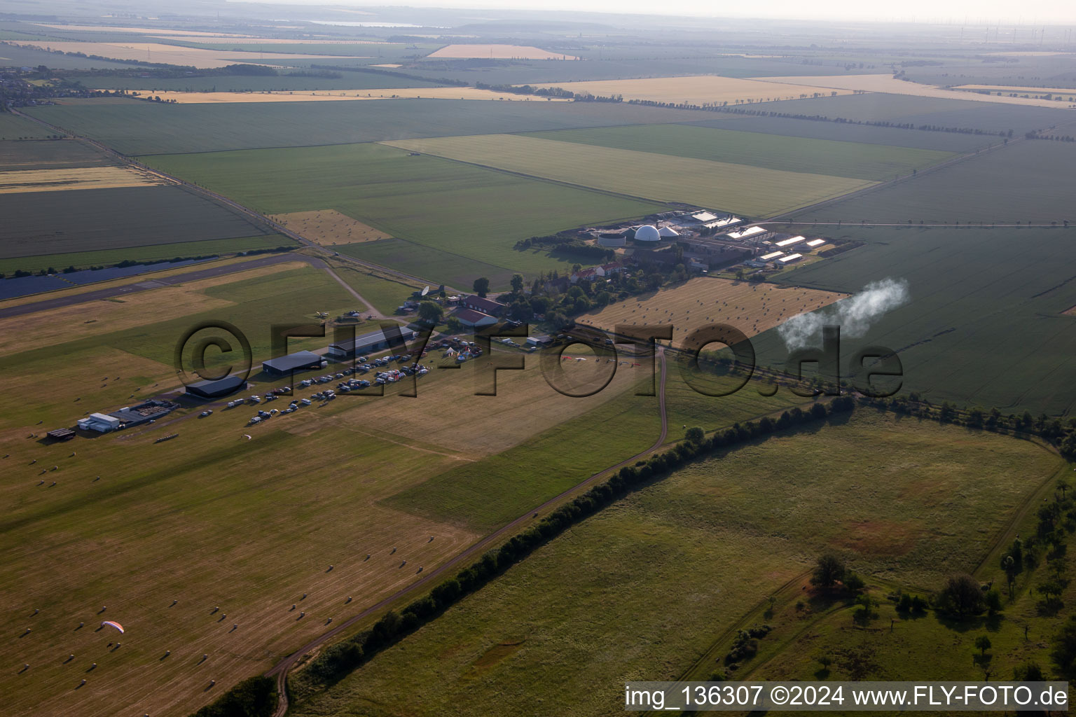 Vue aérienne de Aéroport Ballenstedt à le quartier Asmusstedt in Ballenstedt dans le département Saxe-Anhalt, Allemagne