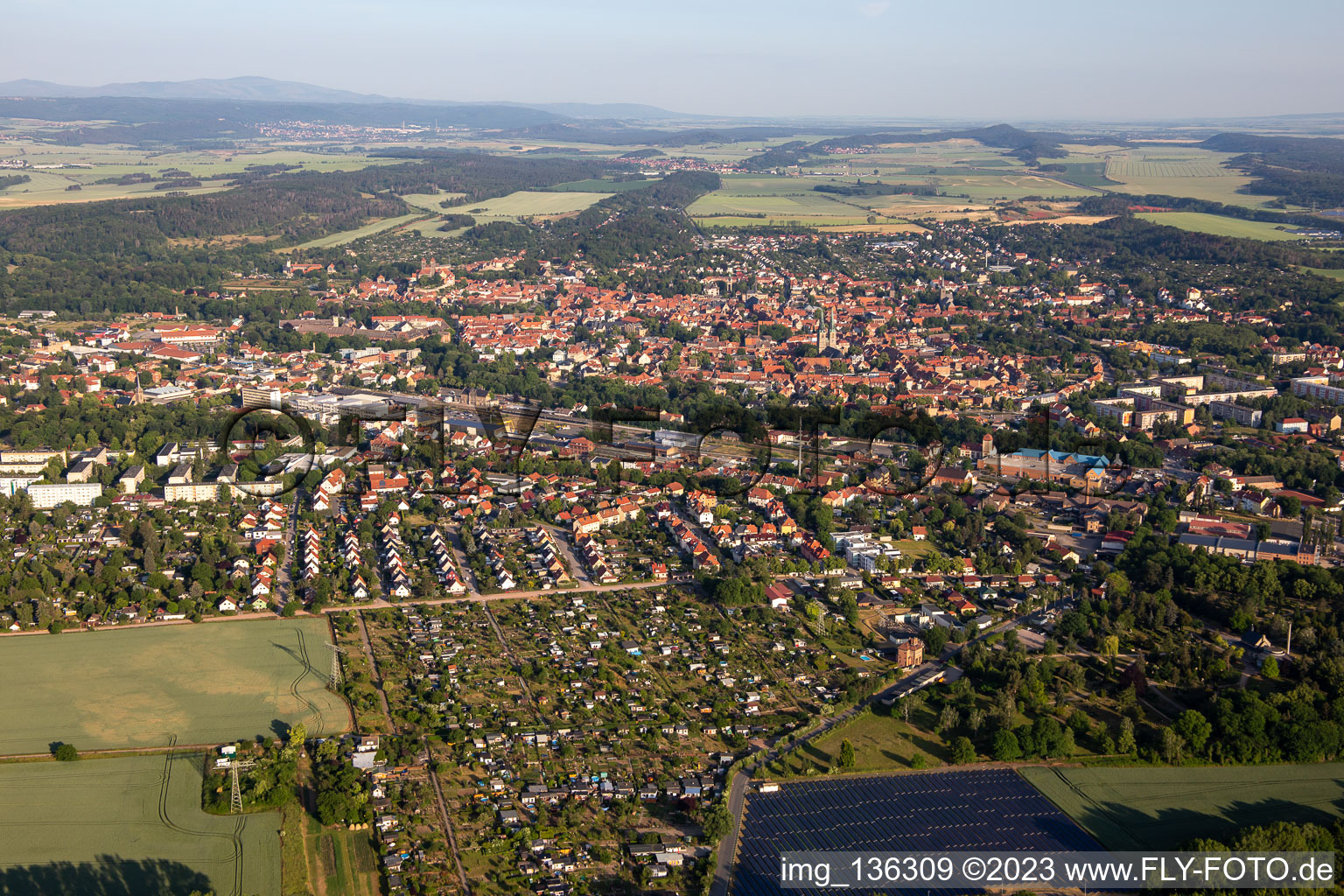 Vue aérienne de Du sud-est à Quedlinburg dans le département Saxe-Anhalt, Allemagne