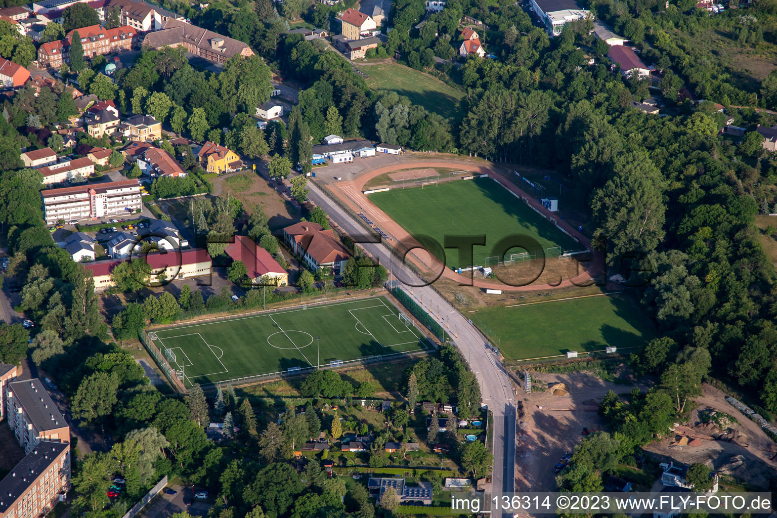 Vue aérienne de Zone de loisirs, de sports et de loisirs Lindenstrasse, Quedlinburger Sportverein eV à Quedlinburg dans le département Saxe-Anhalt, Allemagne