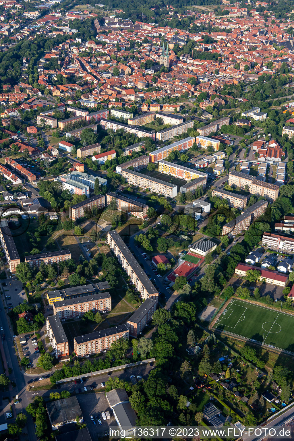Vue aérienne de Immeubles à appartements Birkenstr à Quedlinburg dans le département Saxe-Anhalt, Allemagne