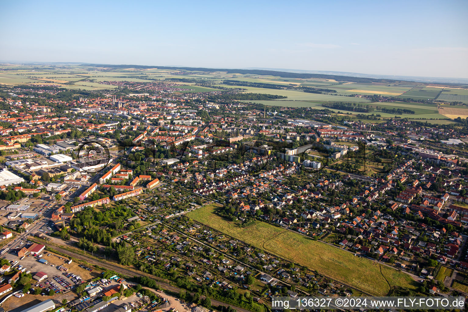 Vue aérienne de Association de jardins familiaux Dr. Schreber eV à Halberstadt dans le département Saxe-Anhalt, Allemagne