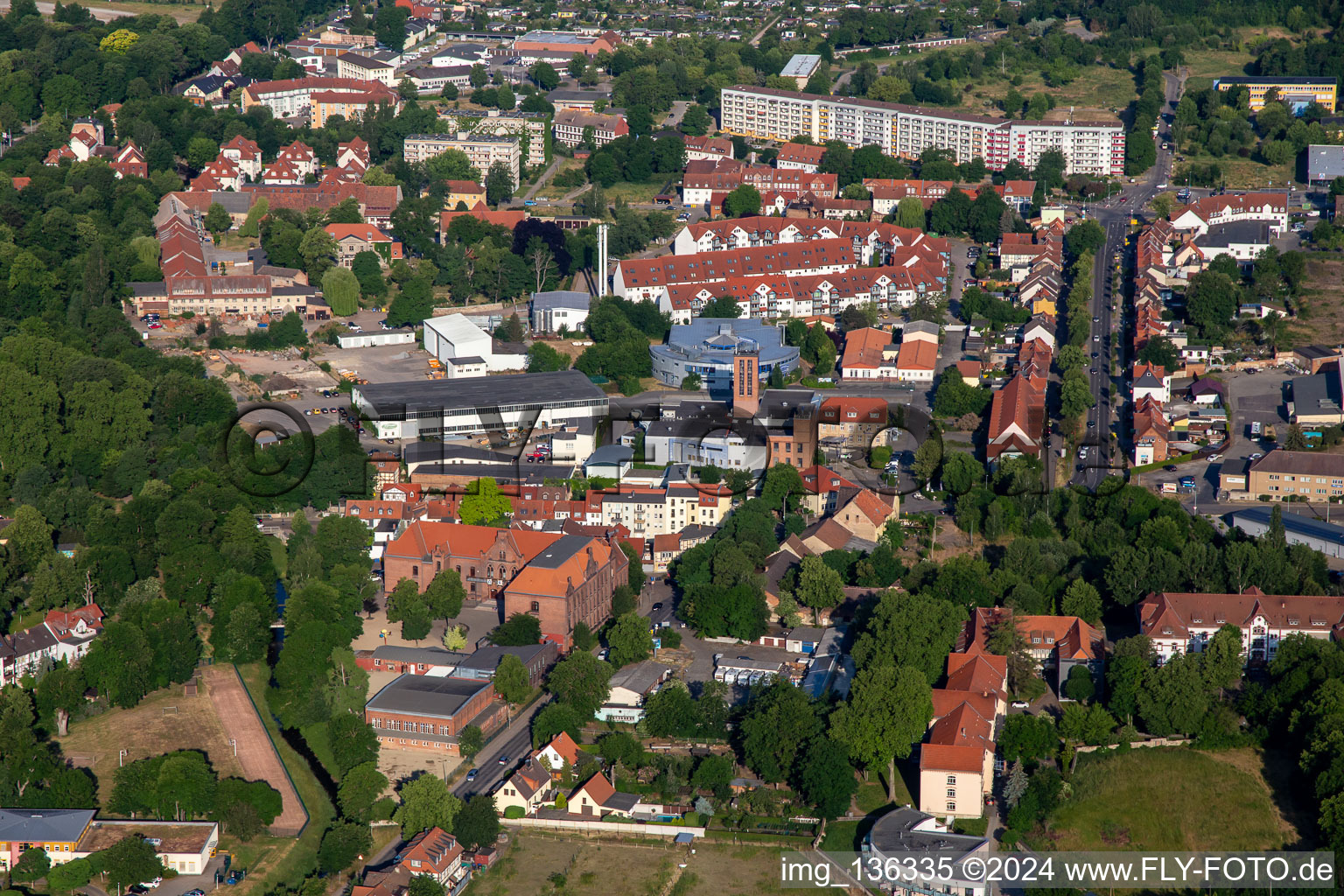 Vue aérienne de Centre de bowling de l'usine à sucre à Halberstadt dans le département Saxe-Anhalt, Allemagne