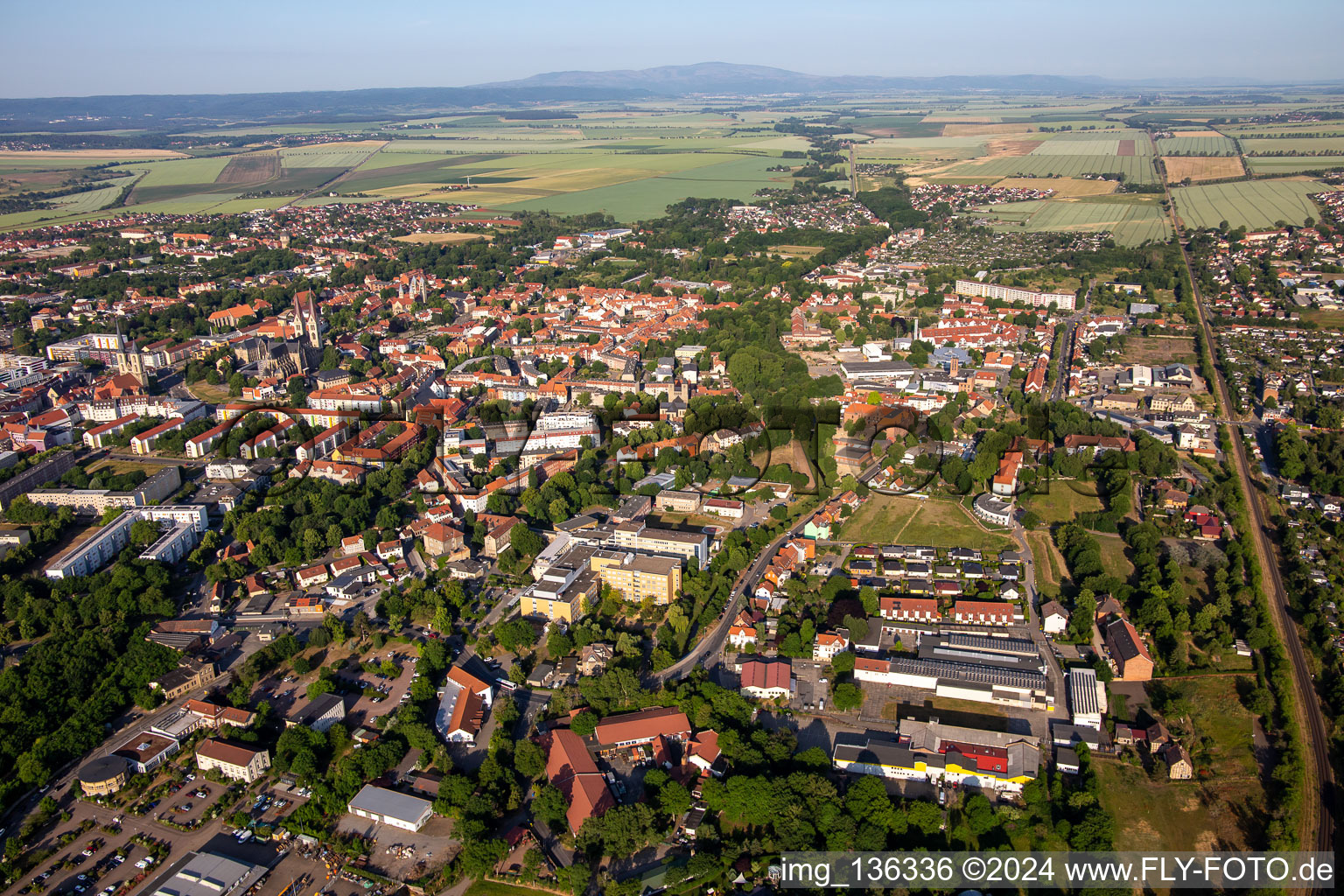 Vue aérienne de Hôpital AMEOS Halberstadt à Halberstadt dans le département Saxe-Anhalt, Allemagne