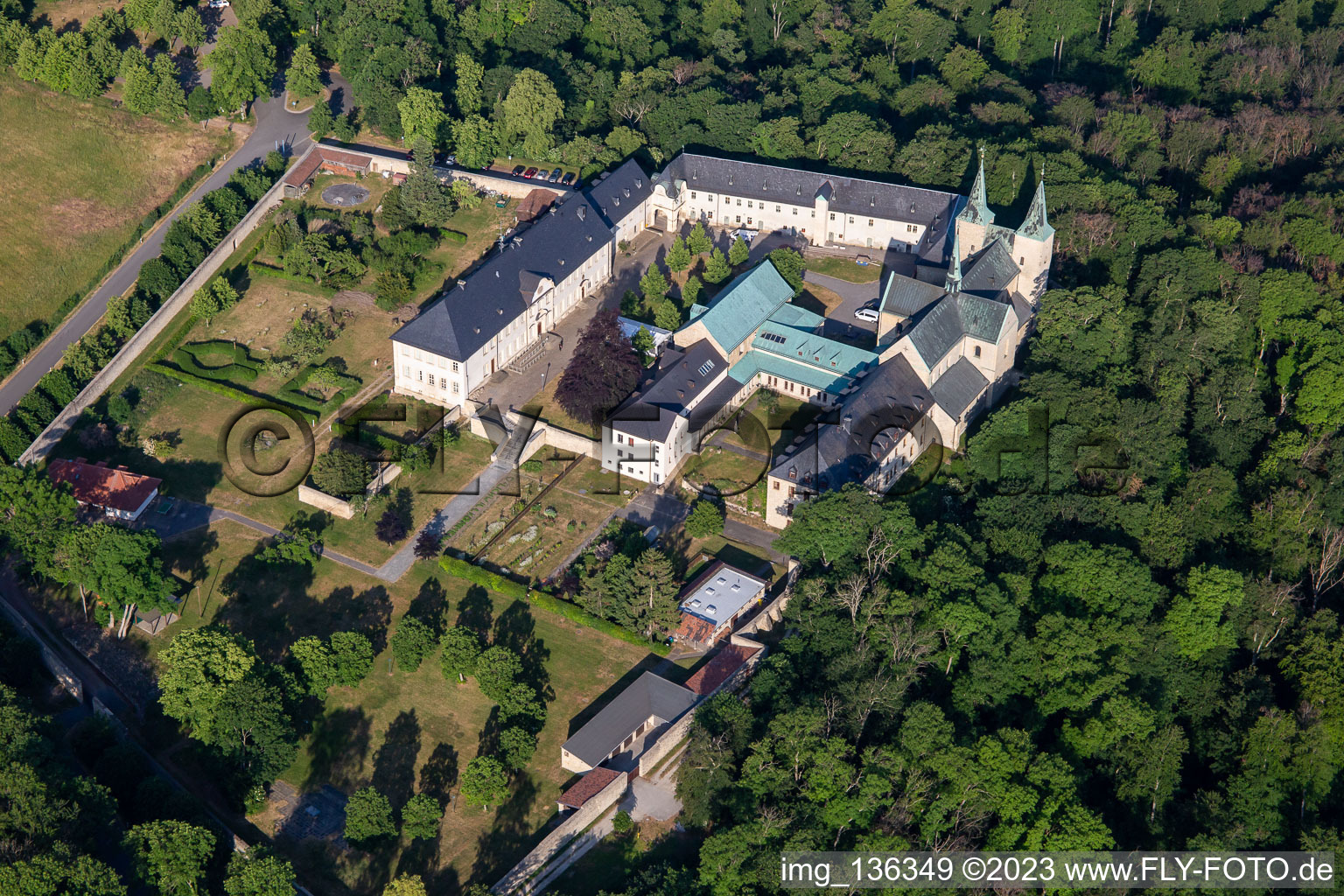 Monastère de Huysbourg à le quartier Röderhof in Huy dans le département Saxe-Anhalt, Allemagne vue d'en haut