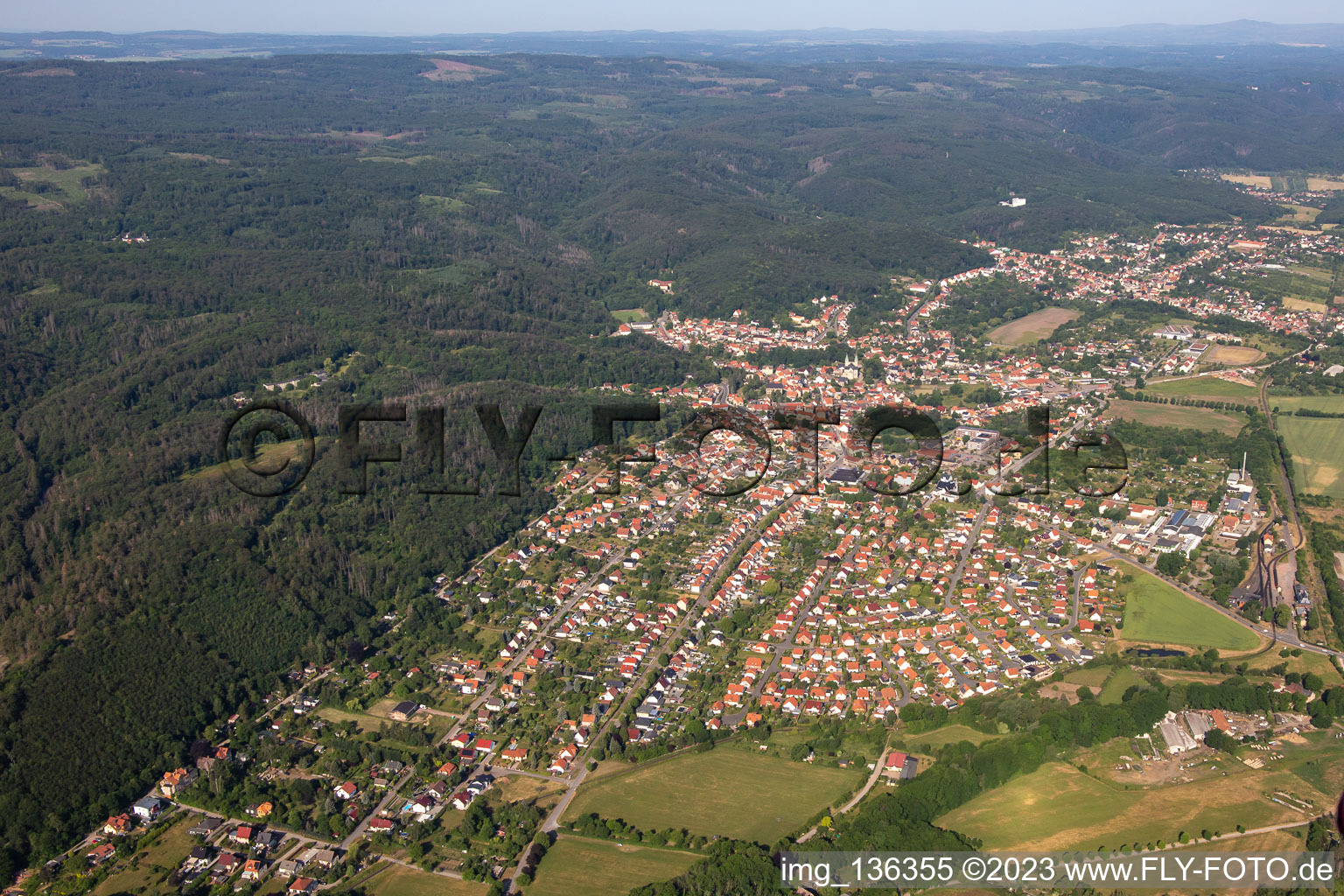 Vue aérienne de Osterallee à le quartier Gernrode in Quedlinburg dans le département Saxe-Anhalt, Allemagne