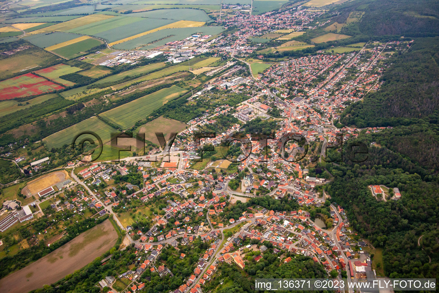 Vue aérienne de Du sud-ouest à le quartier Gernrode in Quedlinburg dans le département Saxe-Anhalt, Allemagne