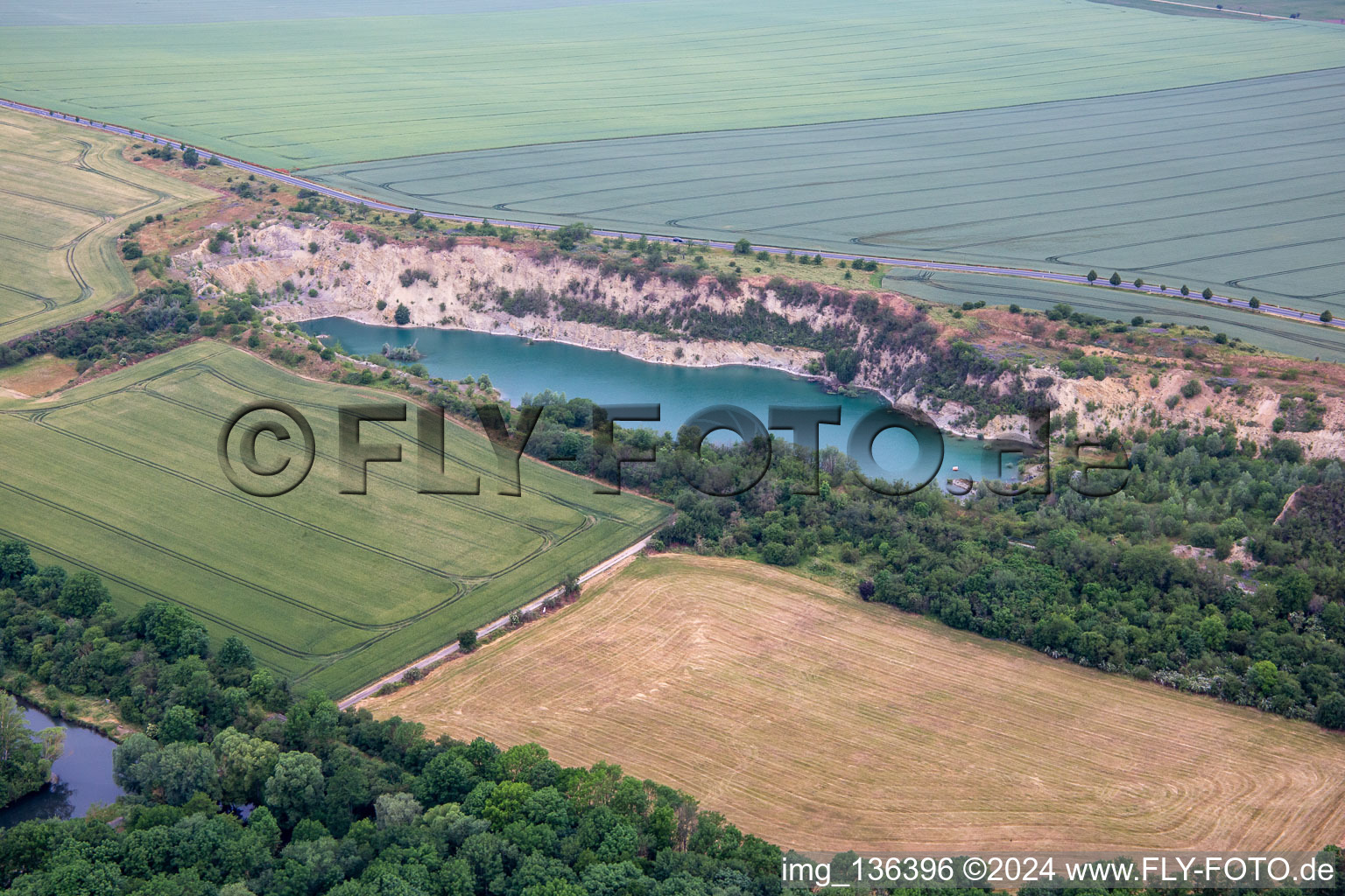 Vue aérienne de Baggersee sur la Bahnhofstr à le quartier Ermsleben in Falkenstein dans le département Saxe-Anhalt, Allemagne