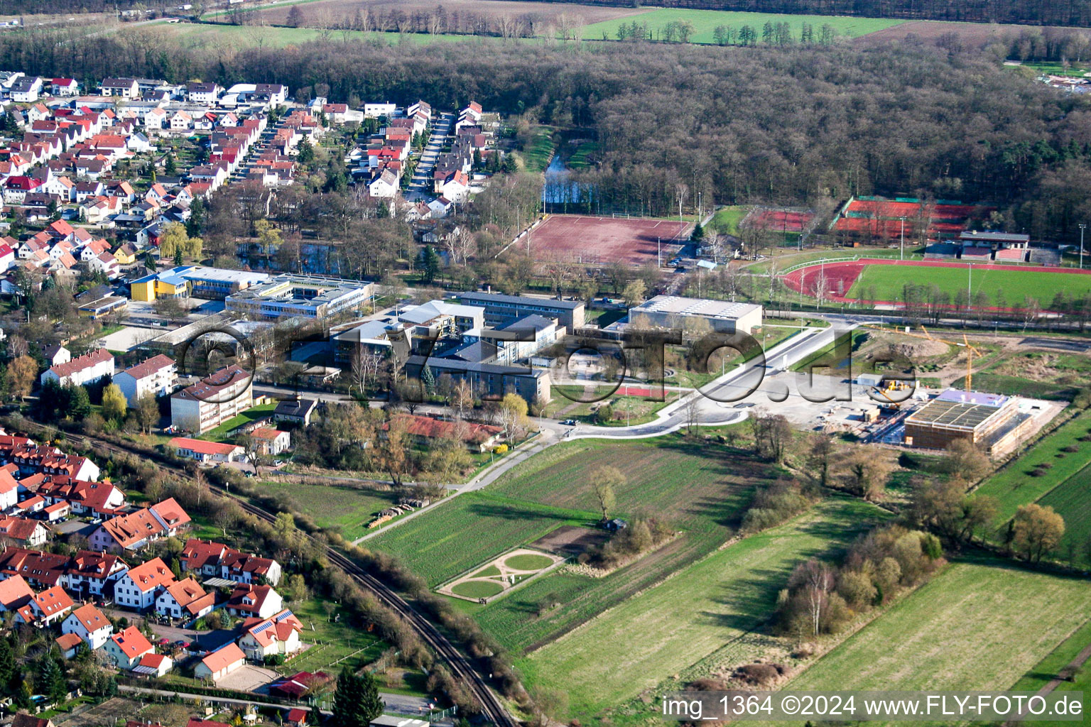 Vue aérienne de Centre scolaire et sportif à Kandel dans le département Rhénanie-Palatinat, Allemagne