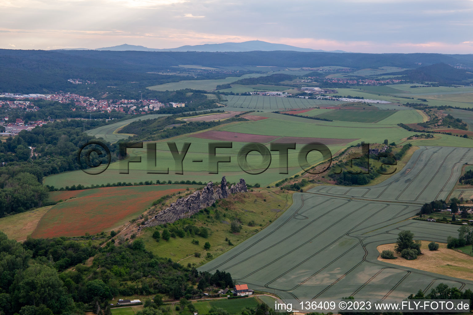 Vue aérienne de Mur du Diable (Königsstein) à le quartier Weddersleben in Thale dans le département Saxe-Anhalt, Allemagne