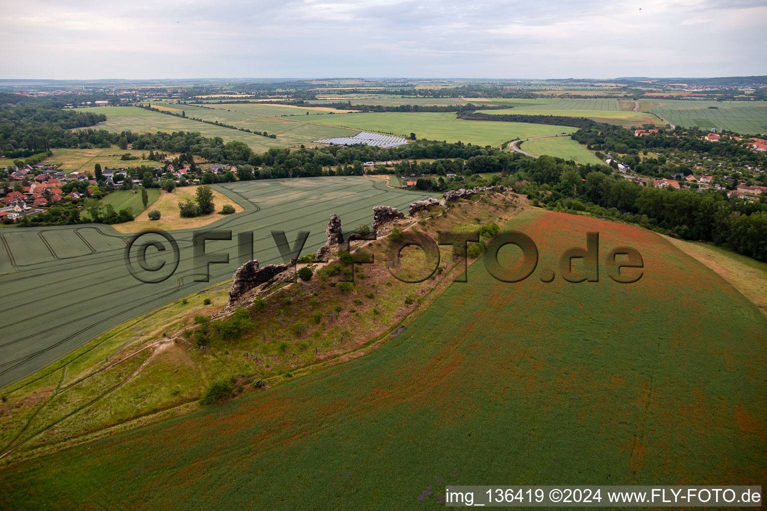 Vue aérienne de Pierres centrales du Mur du Diable à le quartier Weddersleben in Thale dans le département Saxe-Anhalt, Allemagne