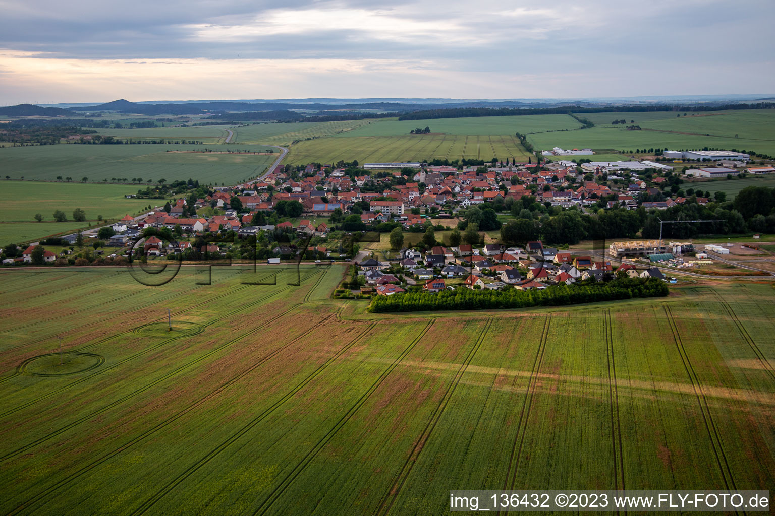 Vue aérienne de Du sud à le quartier Warnstedt in Thale dans le département Saxe-Anhalt, Allemagne