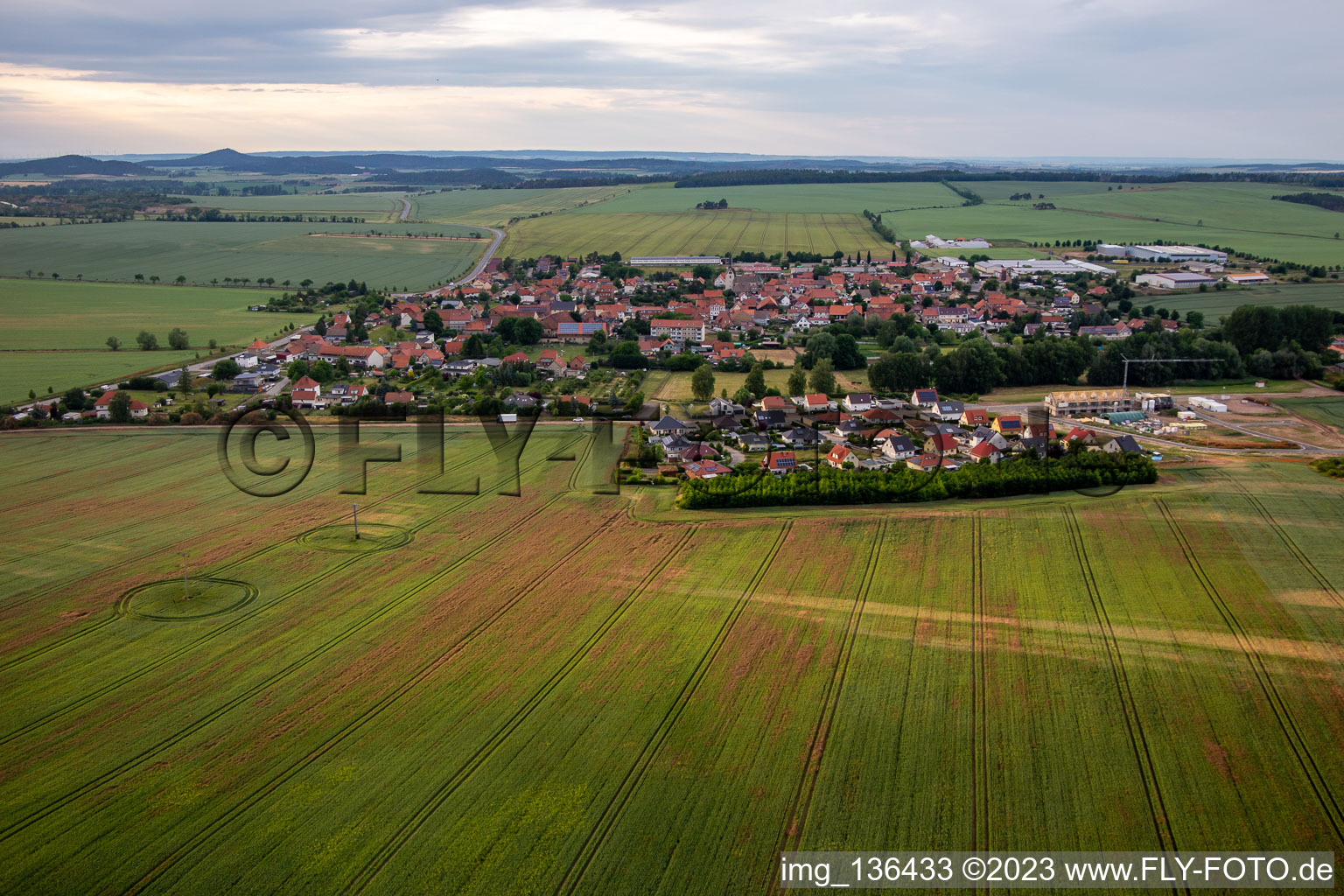 Vue aérienne de Du sud à le quartier Warnstedt in Thale dans le département Saxe-Anhalt, Allemagne