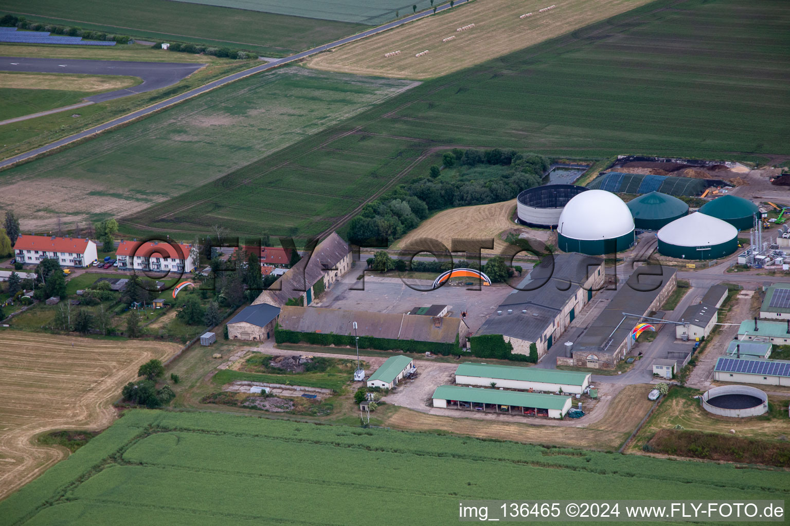 Vue aérienne de Installation d'engraissement porcin Ballenstedt GbR à le quartier Asmusstedt in Ballenstedt dans le département Saxe-Anhalt, Allemagne