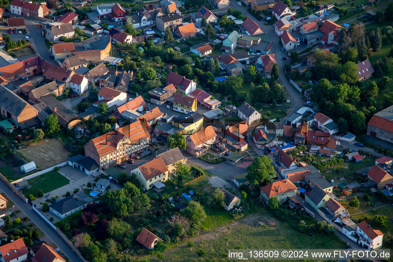 Vue aérienne de Neustadt à le quartier Rieder in Ballenstedt dans le département Saxe-Anhalt, Allemagne