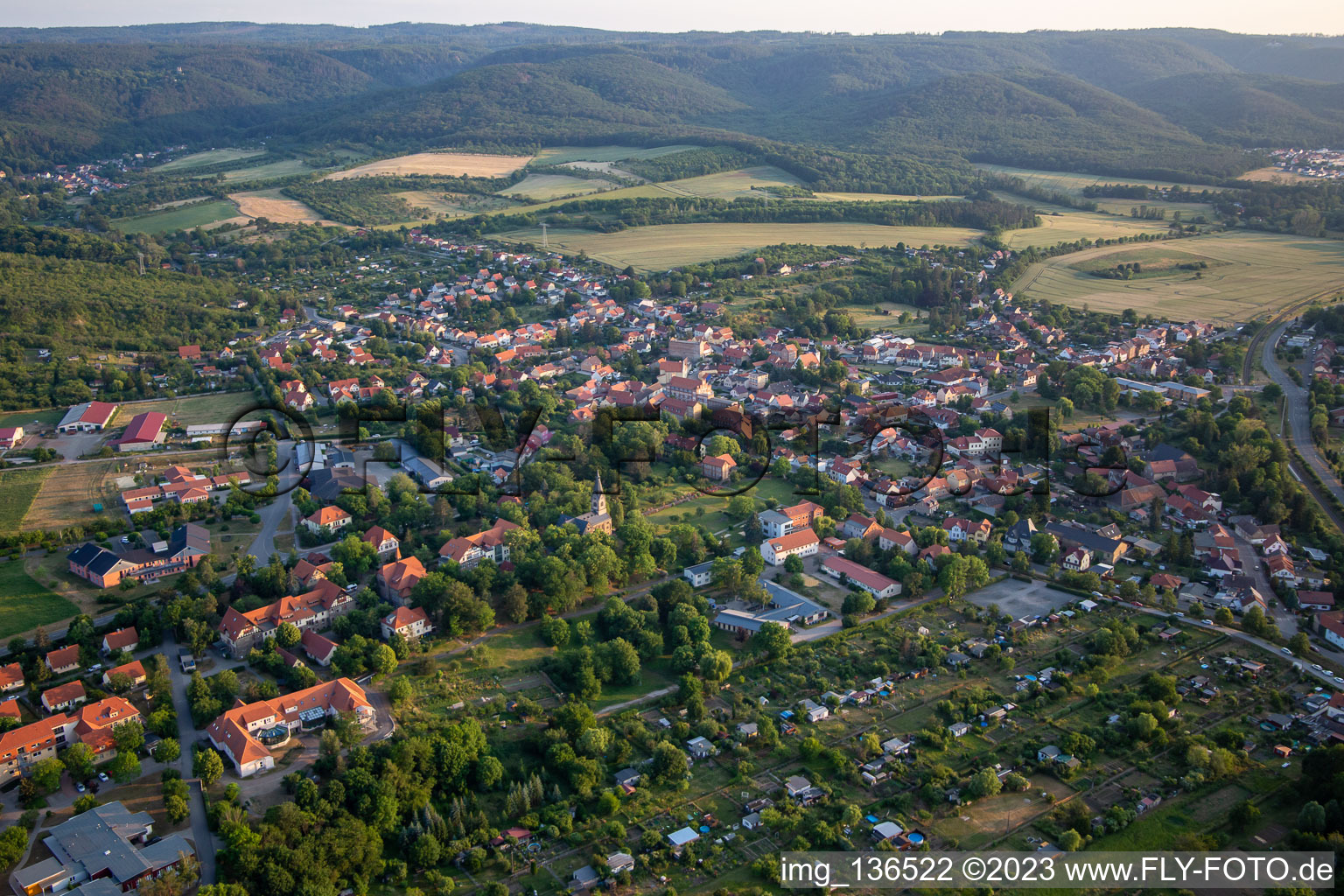 Vue aérienne de Du nord-est à le quartier Neinstedt in Thale dans le département Saxe-Anhalt, Allemagne