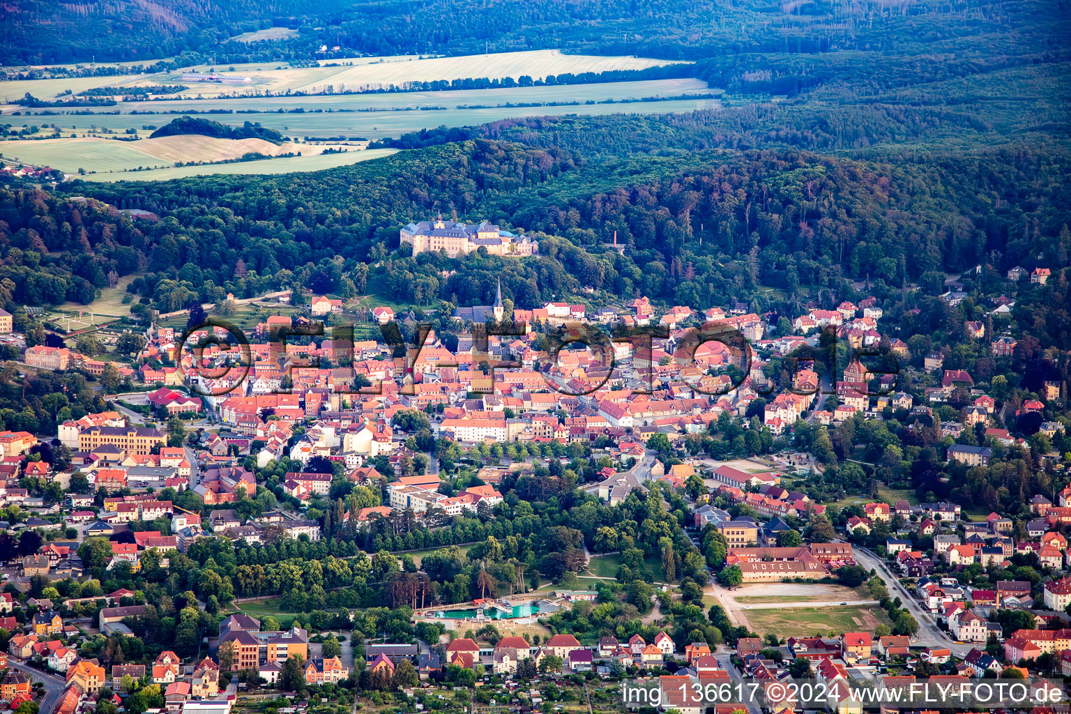 Vue aérienne de Vieille ville autour de l'hôtel-château Blankenburg à Blankenburg dans le département Saxe-Anhalt, Allemagne
