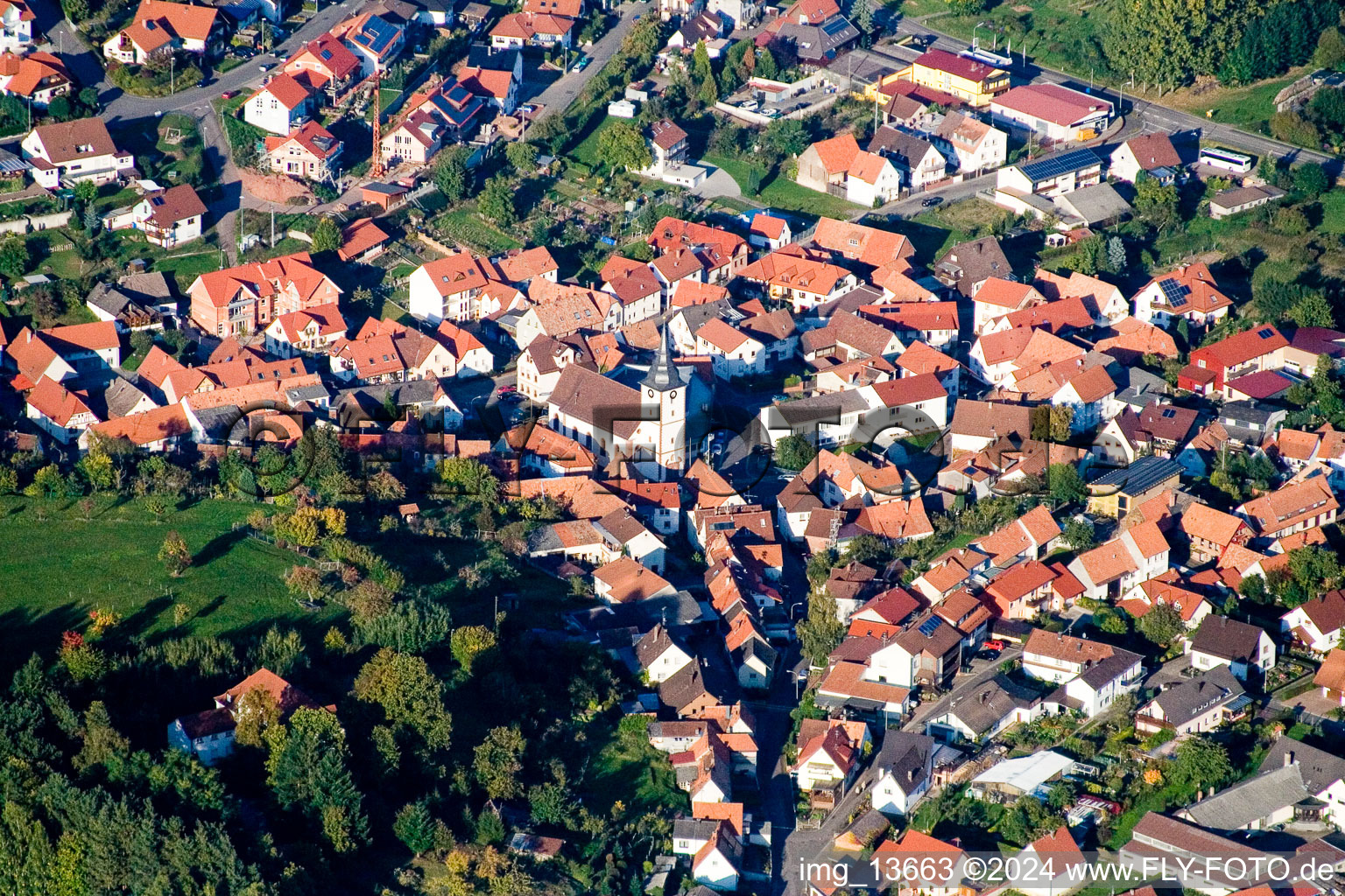 Vue aérienne de Vue sur le village à le quartier Gossersweiler in Gossersweiler-Stein dans le département Rhénanie-Palatinat, Allemagne