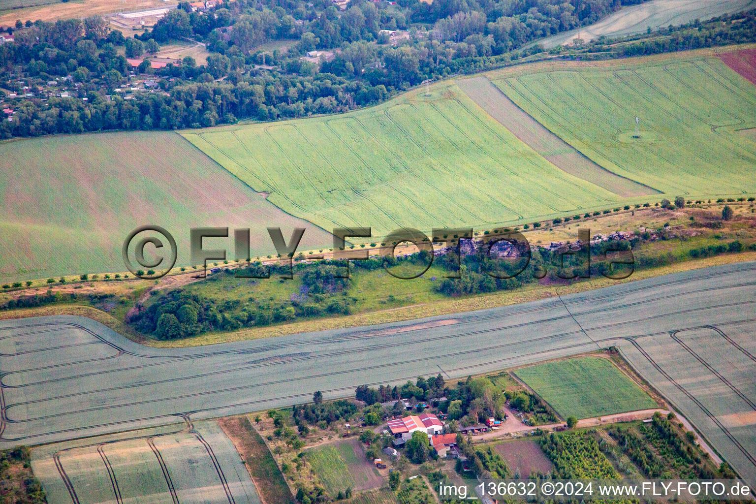 Vue aérienne de Pierres centrales du Mur du Diable du nord à le quartier Weddersleben in Thale dans le département Saxe-Anhalt, Allemagne