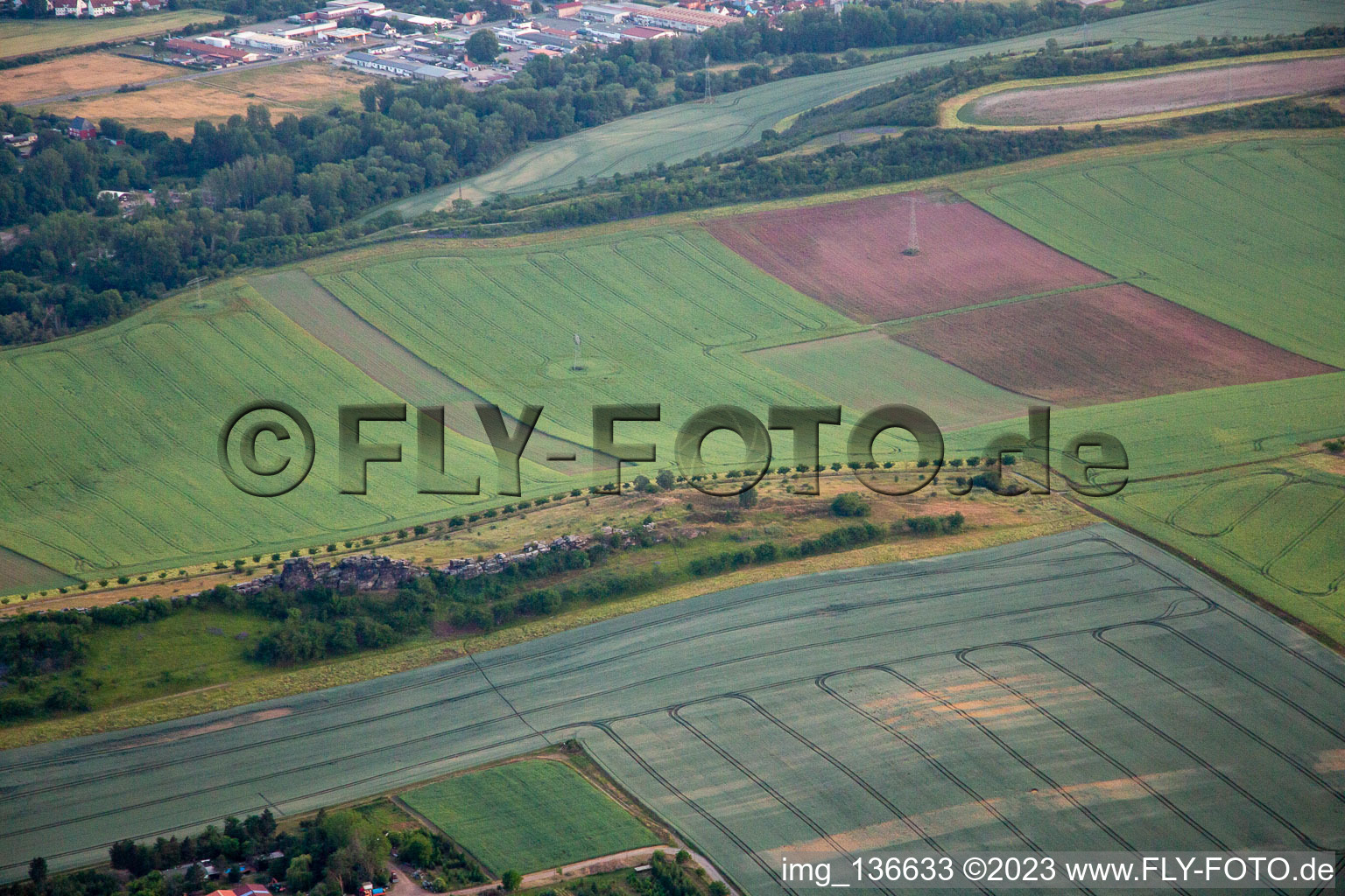 Vue aérienne de Pierres centrales du Mur du Diable du nord à le quartier Weddersleben in Thale dans le département Saxe-Anhalt, Allemagne
