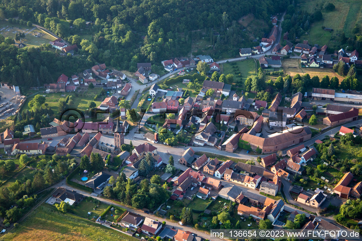 Vue aérienne de Falaise de pierre à le quartier Stangerode in Arnstein dans le département Saxe-Anhalt, Allemagne