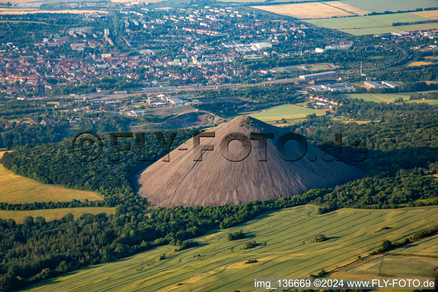 Vue aérienne de Tas "Hohe Lind à Sangerhausen dans le département Saxe-Anhalt, Allemagne