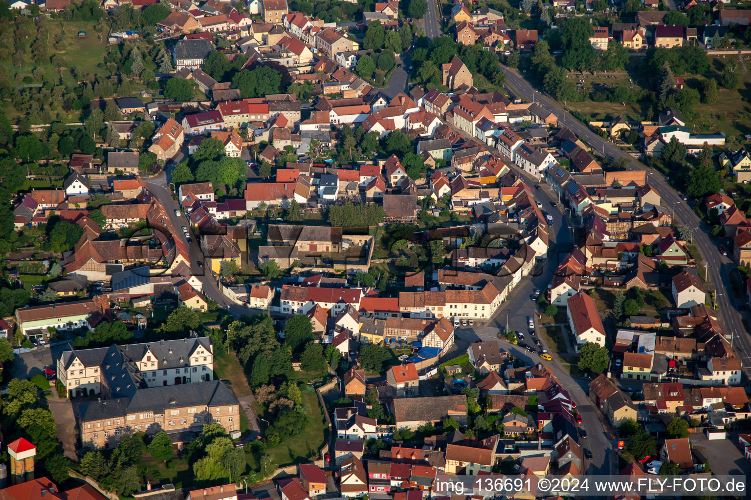 Vue aérienne de Schlossgasse à Wallhausen dans le département Saxe-Anhalt, Allemagne