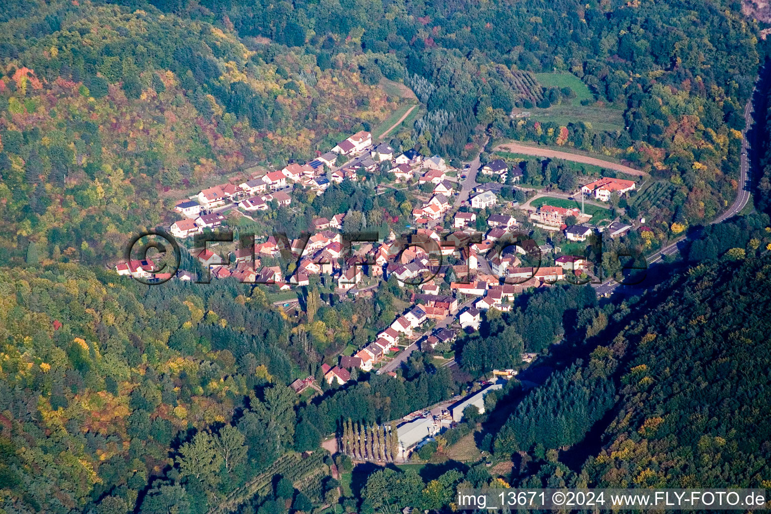 Waldhambach dans le département Rhénanie-Palatinat, Allemagne depuis l'avion