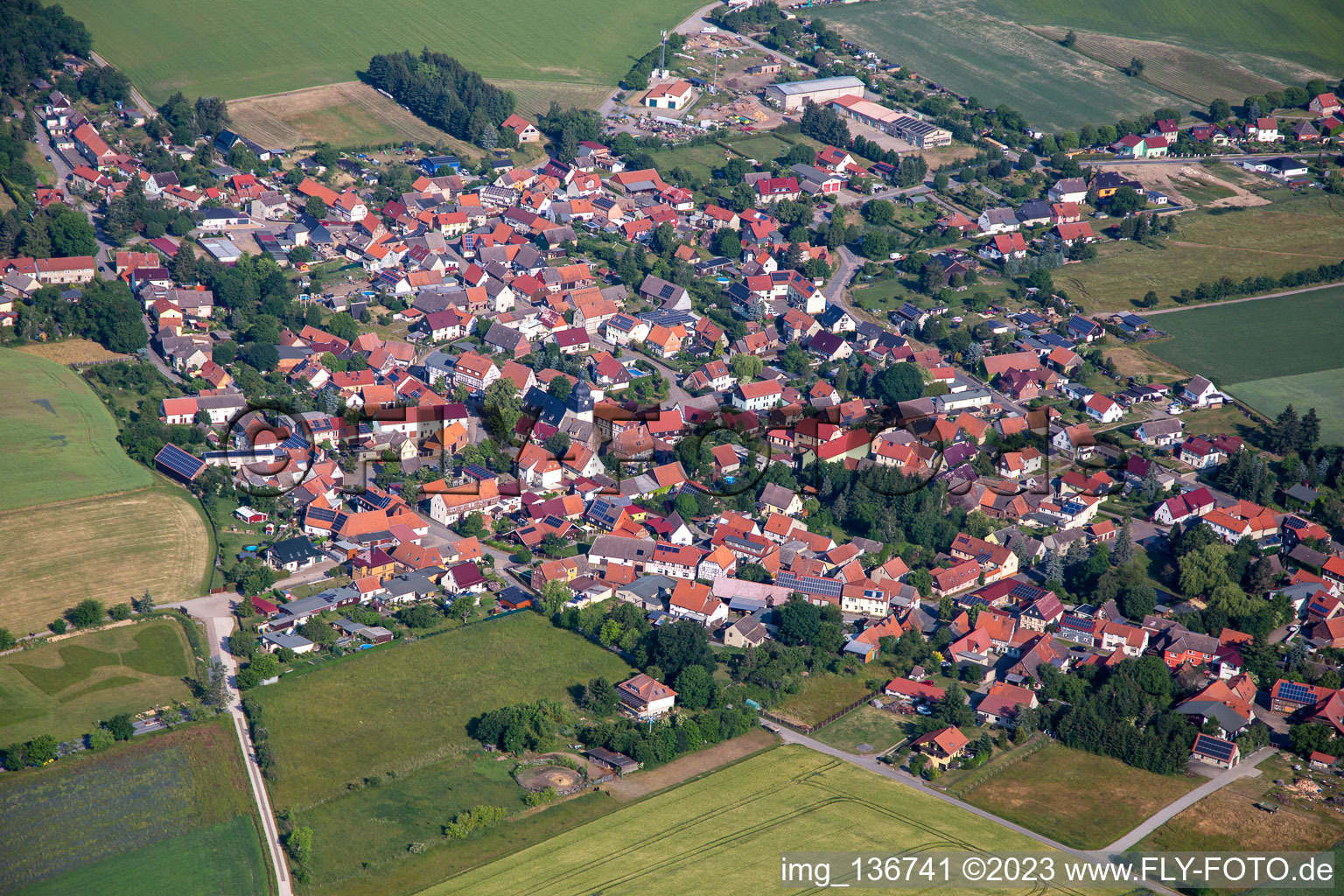 Vue aérienne de Oberdorf à le quartier Dankerode in Harzgerode dans le département Saxe-Anhalt, Allemagne