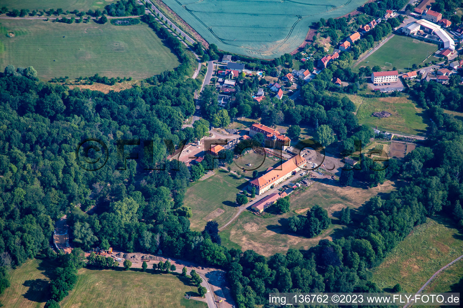 Vue aérienne de Château de Bernstein Meisdorf et Waldhotel Forsthaus GmbH à le quartier Meisdorf in Falkenstein dans le département Saxe-Anhalt, Allemagne