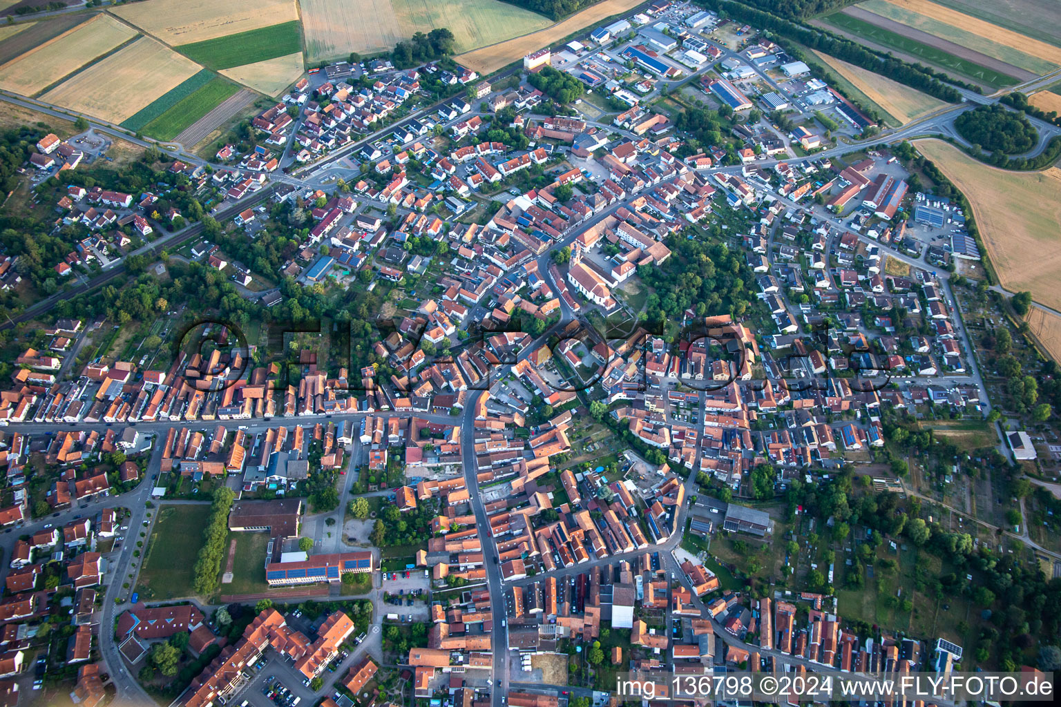 Image drone de Rheinzabern dans le département Rhénanie-Palatinat, Allemagne