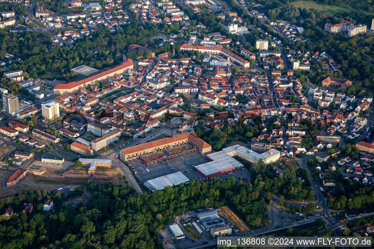 Vue aérienne de Caserne municipale FMZ à Germersheim dans le département Rhénanie-Palatinat, Allemagne