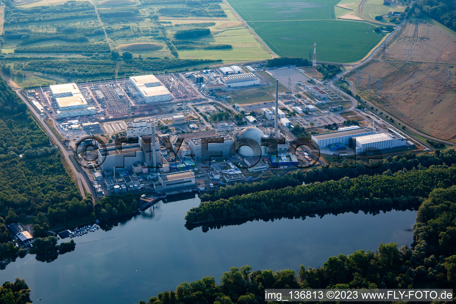 Vue aérienne de Centrale nucléaire déclassée Philippsburg à Philippsburg dans le département Bade-Wurtemberg, Allemagne