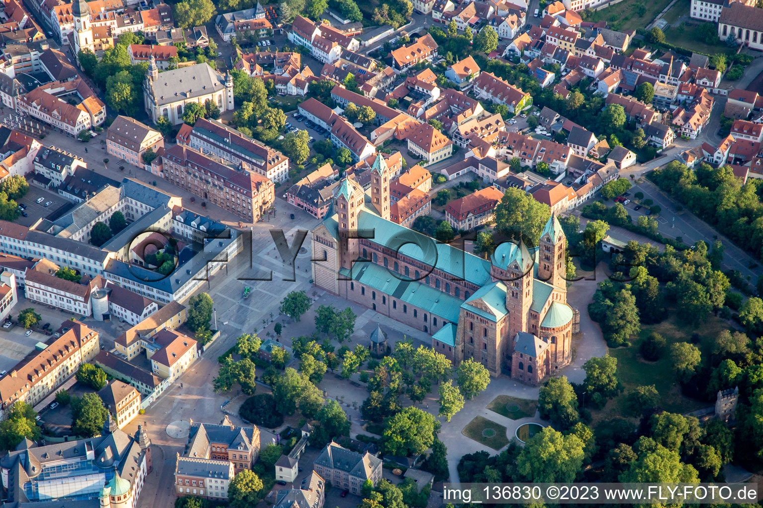 Vue aérienne de Dom à Speyer le matin à Speyer dans le département Rhénanie-Palatinat, Allemagne